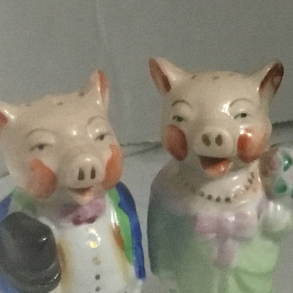 Vintage anthropomorphic bride and groom salt and pepper shakers with cork stops - Picture 5 of 6